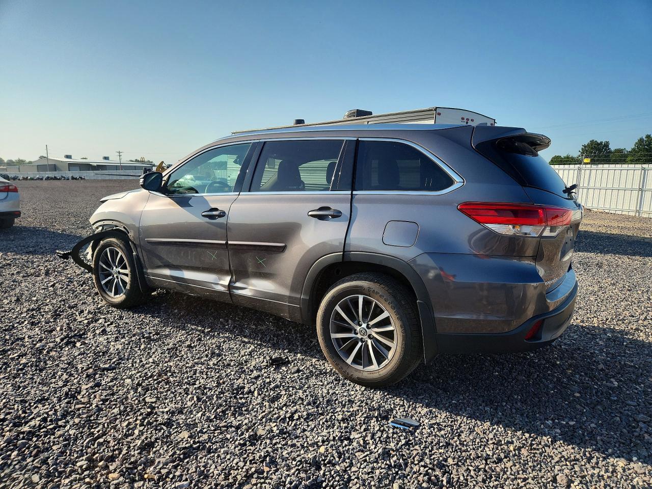 2017 Toyota Highlander Xle - zdjęcie 2