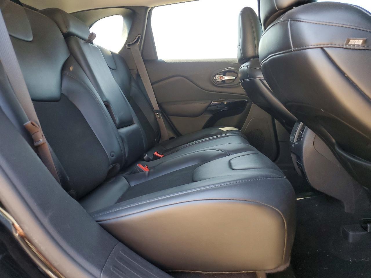2019 Jeep Cherokee Latitude Plus - zdjęcie 11