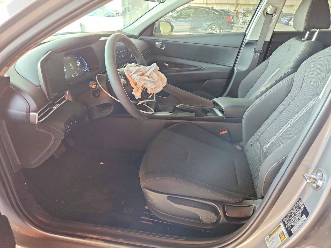 2025 Hyundai Elantra Se - zdjęcie 7