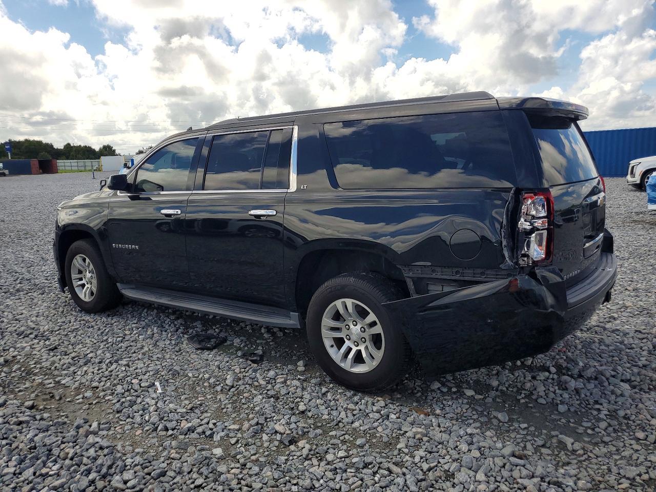 2016 Chevrolet Suburban C1500 Lt - zdjęcie 2