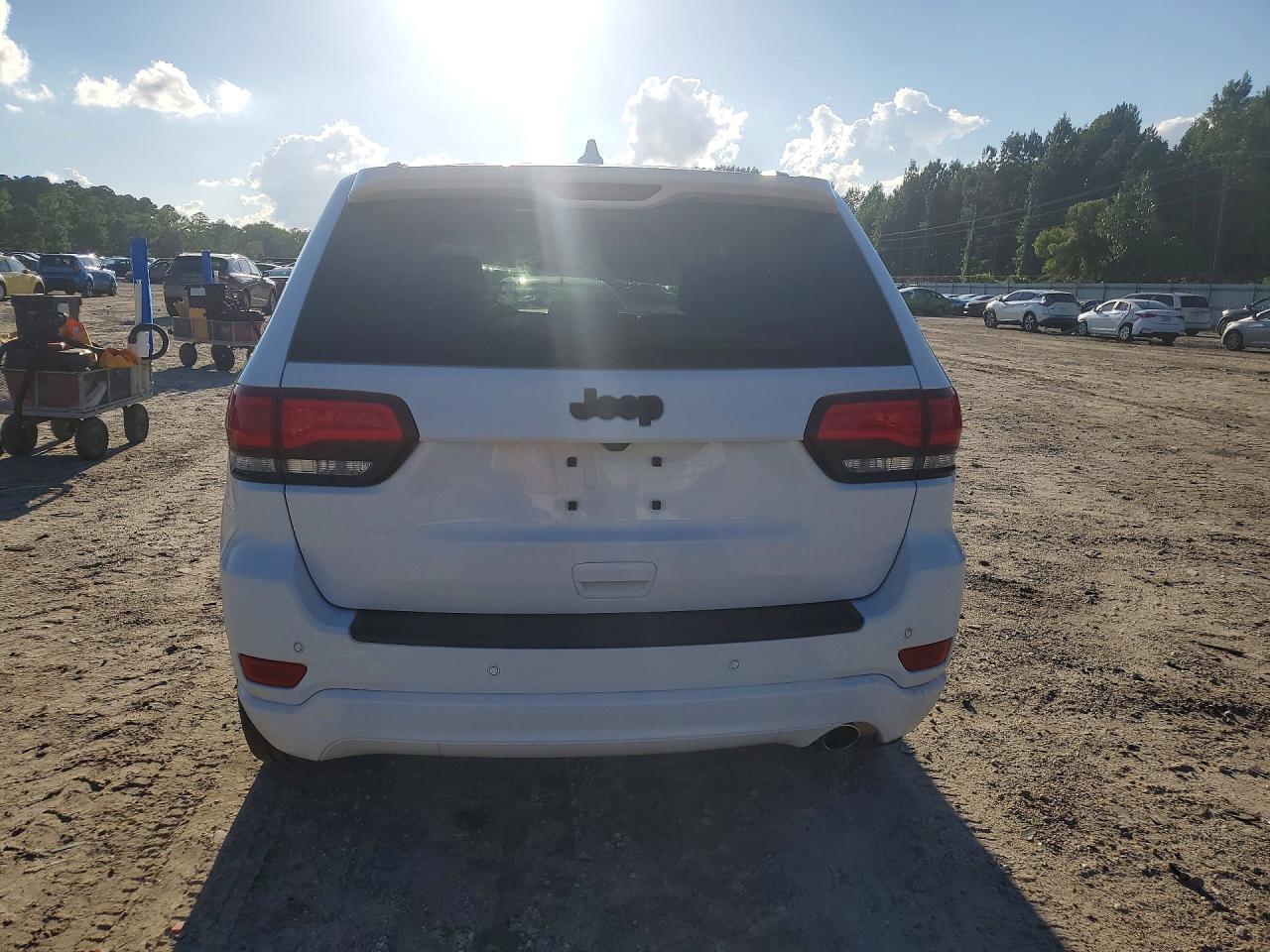2020 Jeep Grand Cherokee Laredo - zdjęcie 6