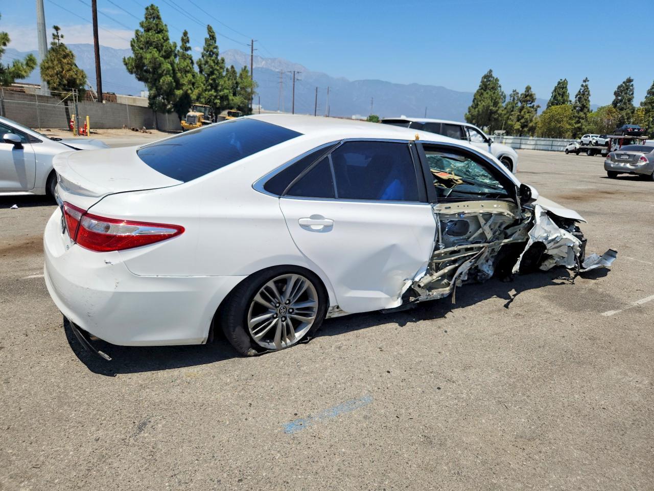 2015 Toyota Camry Se - zdjęcie 3