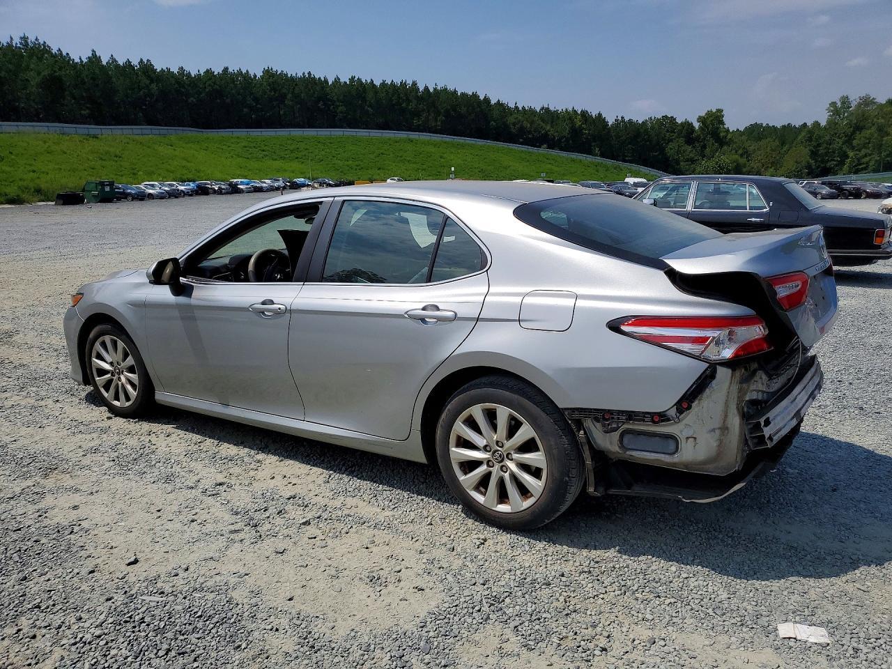 2018 Toyota Camry Le - zdjęcie 2