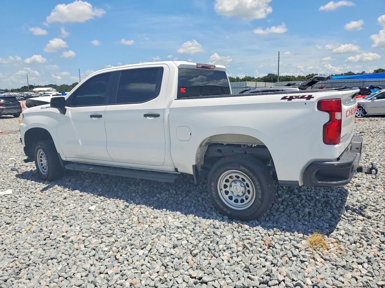 2021 Chevrolet Silverado K1500 - zdjęcie 2