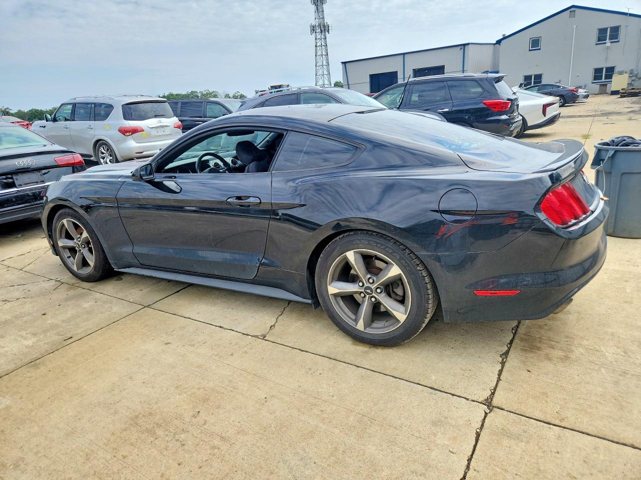 2015 Ford Mustang - zdjęcie 2
