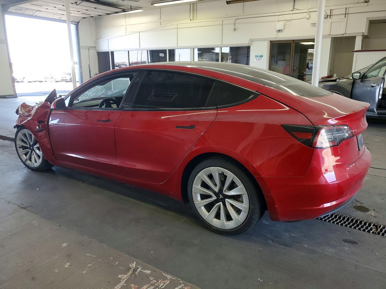 2022 Tesla Model 3 - zdjęcie 2