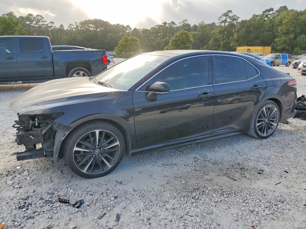 2020 Toyota Camry Xse - zdjęcie główne