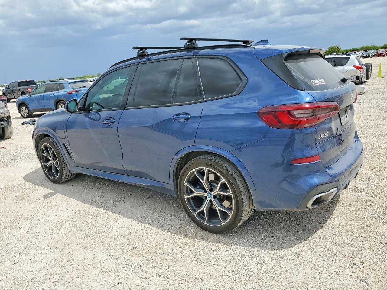 2023 BMW X5 xDrive45E - zdjęcie 2