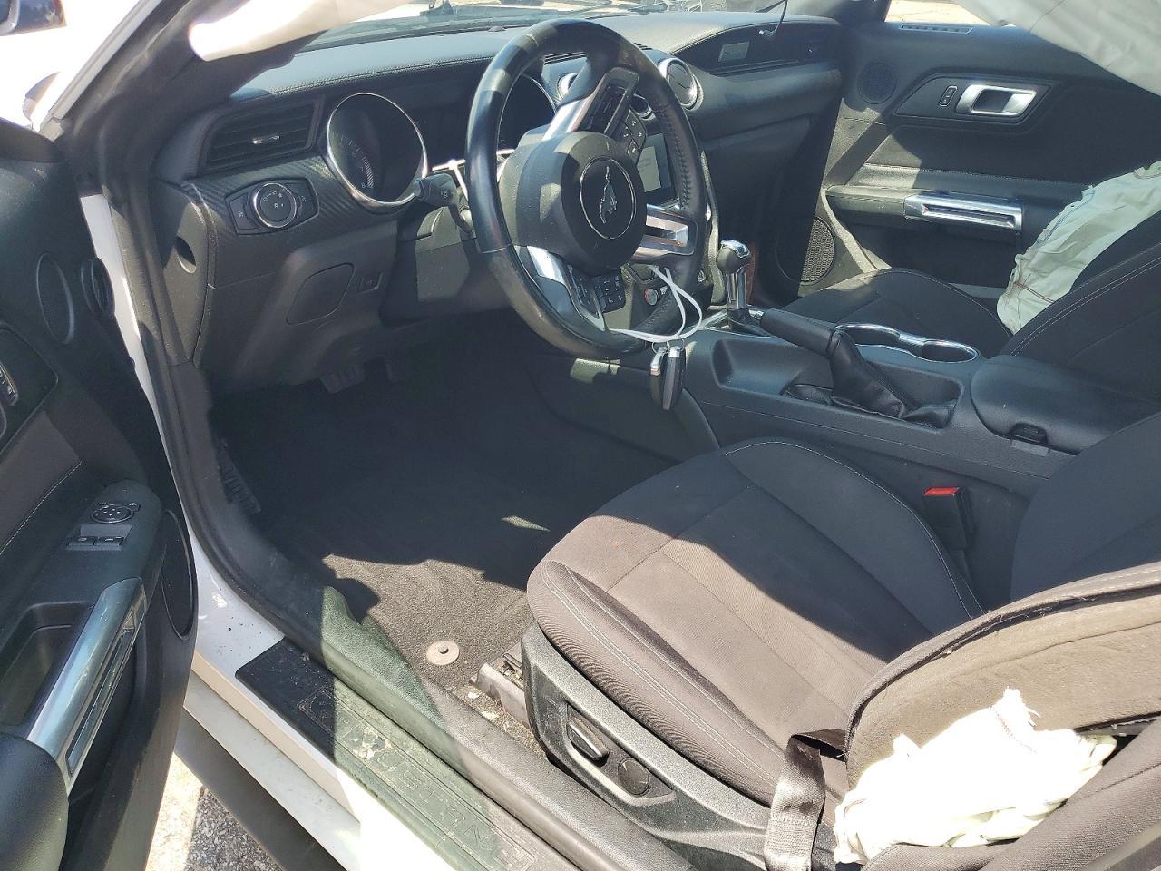 2022 Ford Mustang - zdjęcie 8