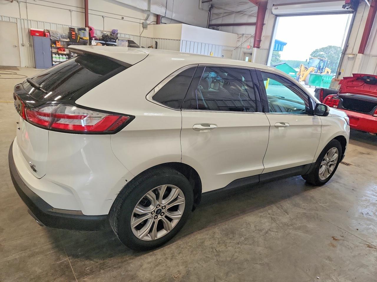 2021 Ford Edge Titanium - zdjęcie 3