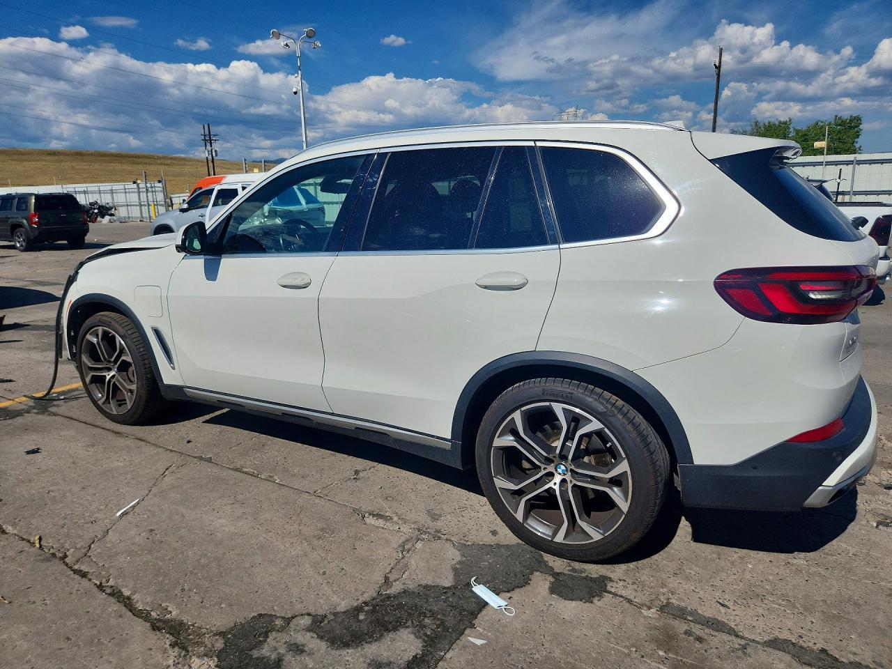 2021 BMW X5 xDrive45E - zdjęcie 2