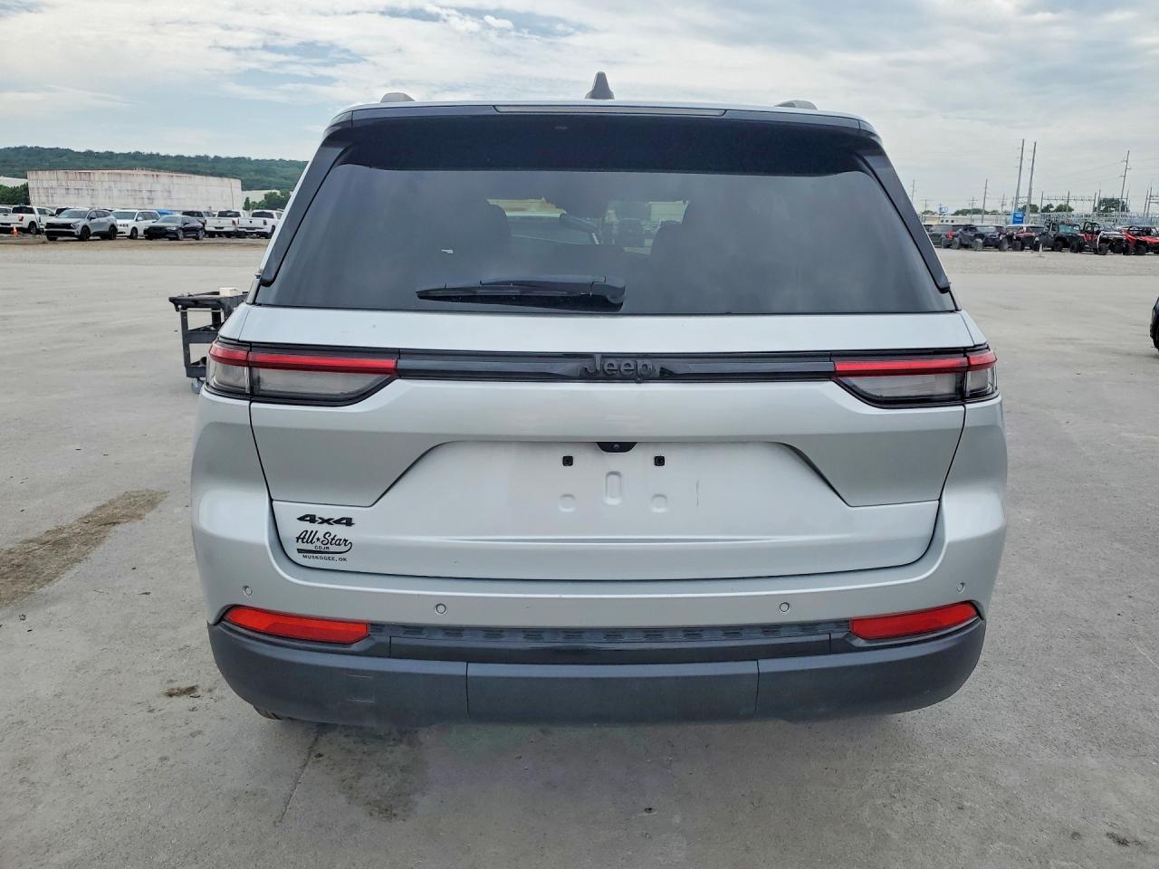 2025 Jeep Grand Cherokee Laredo - zdjęcie 6