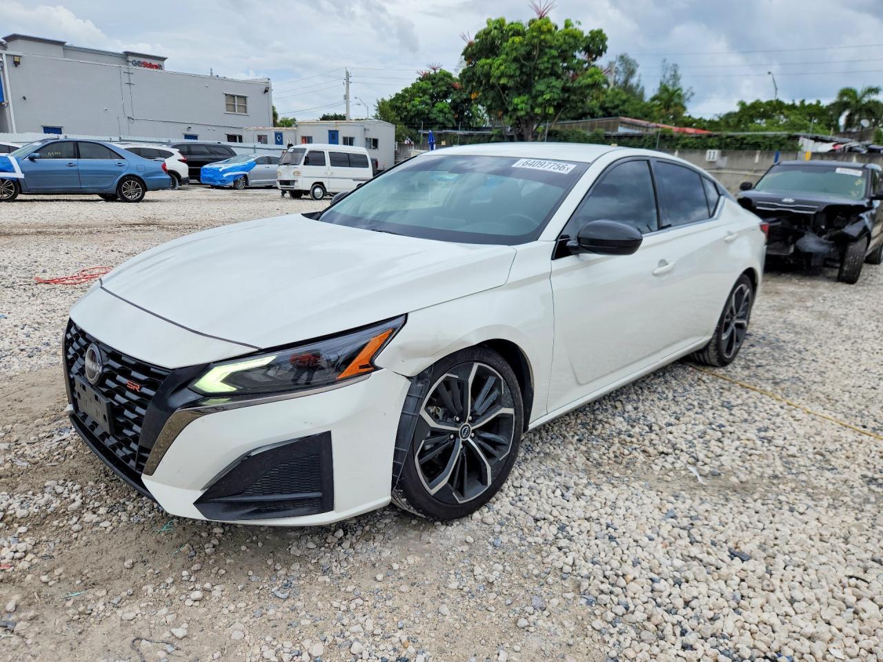 2023 Nissan Altima Sr - zdjęcie główne