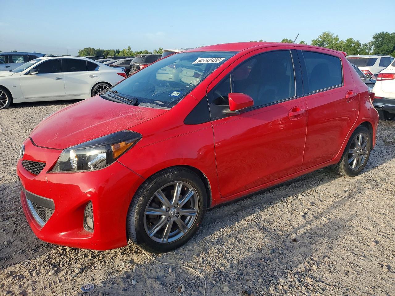 2013 Toyota Yaris 5-Door Se - zdjęcie główne