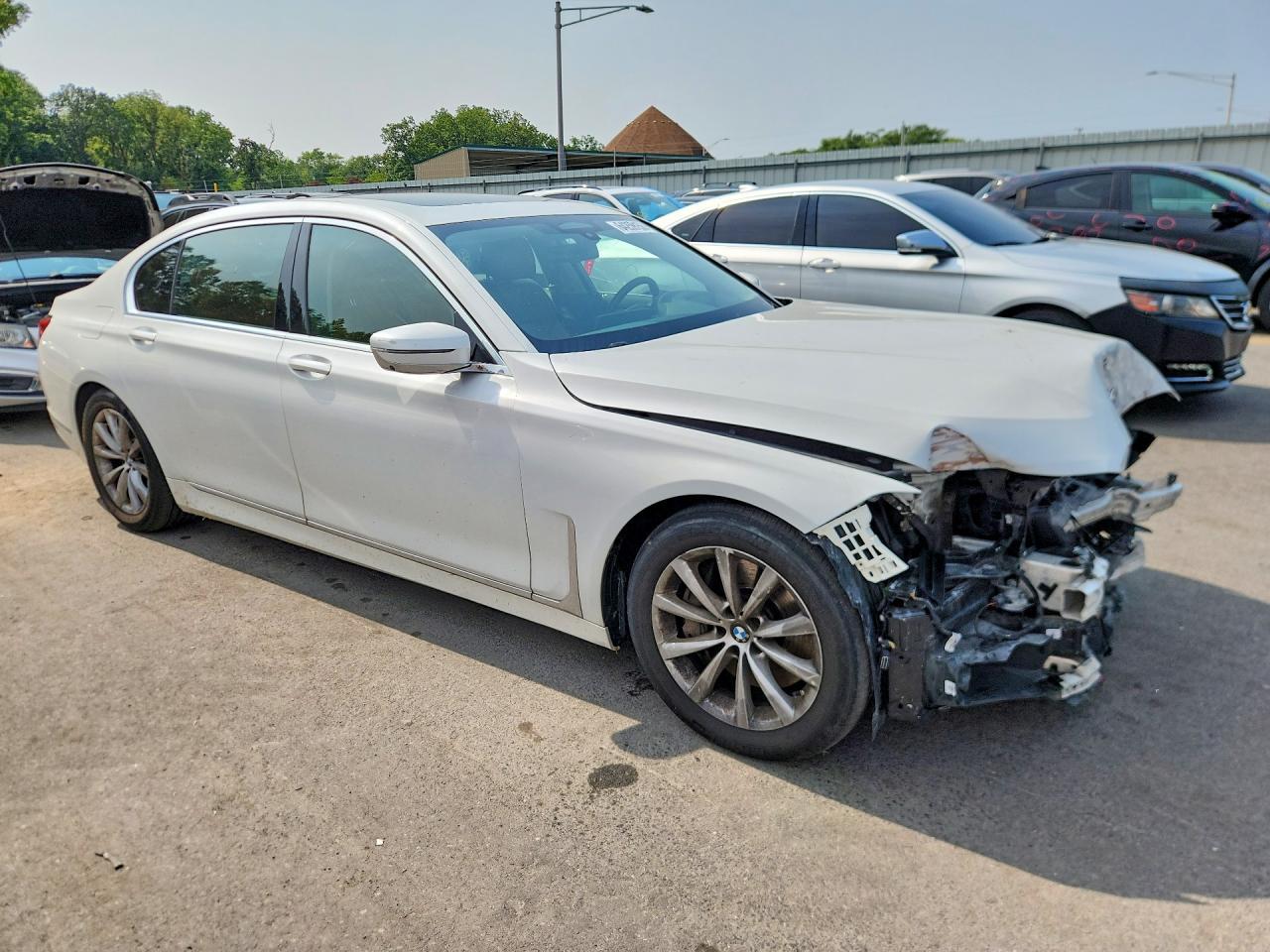 2021 BMW Seria 7 750i - zdjęcie 4