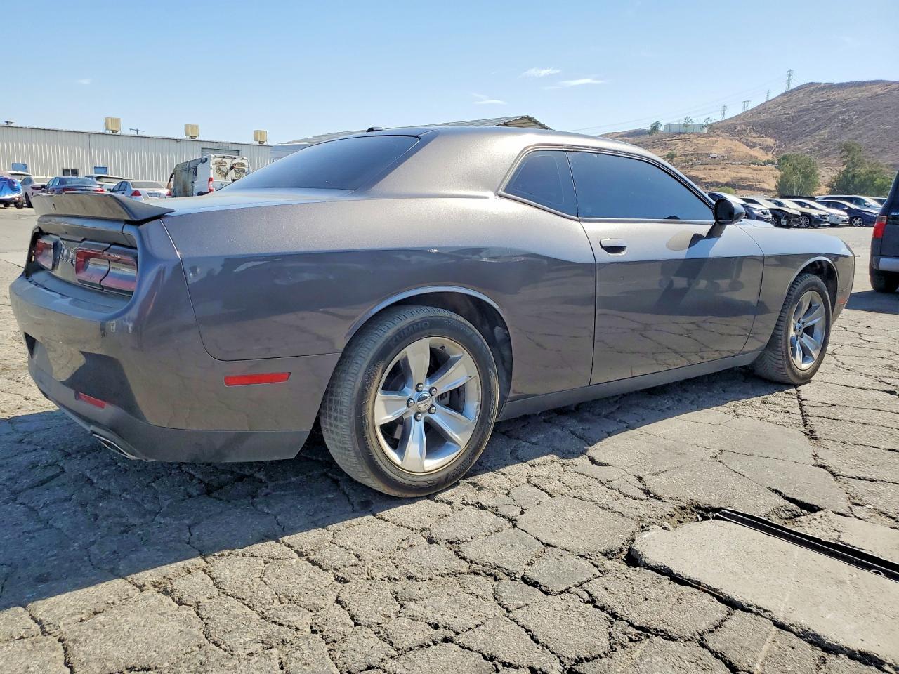 2021 Dodge Challenger Sxt - zdjęcie 3