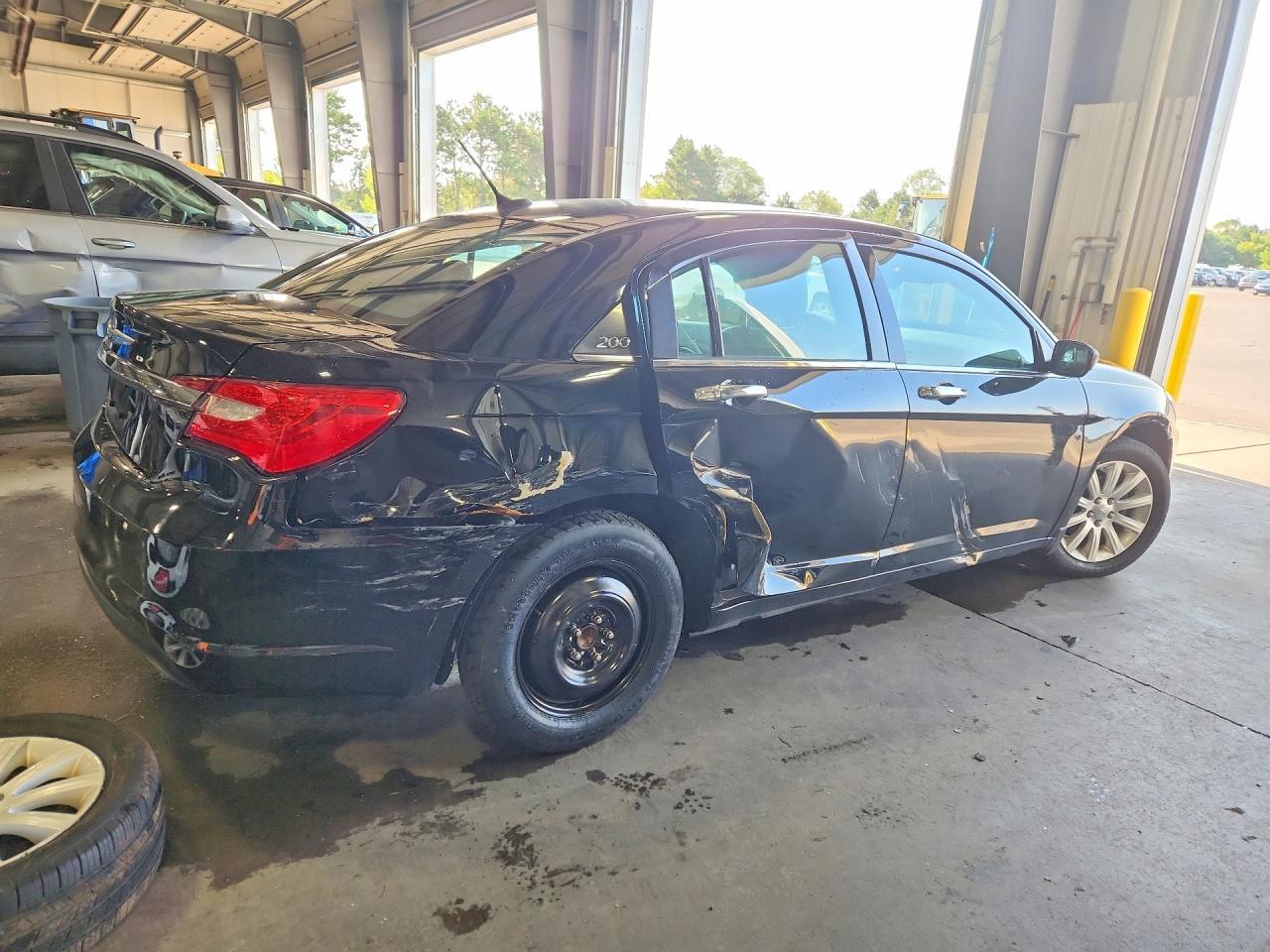 2014 Chrysler 200 Limited - zdjęcie 3