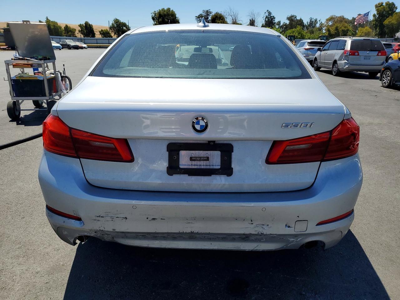 2020 BMW 530 I - zdjęcie 6
