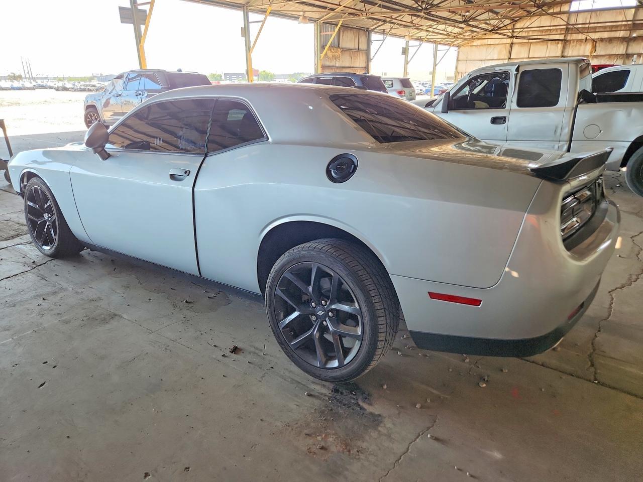 2022 Dodge Challenger Sxt - zdjęcie 2