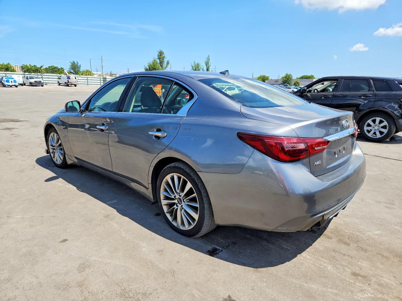 2018 Infiniti Q50 3.0T Luxe - zdjęcie 2