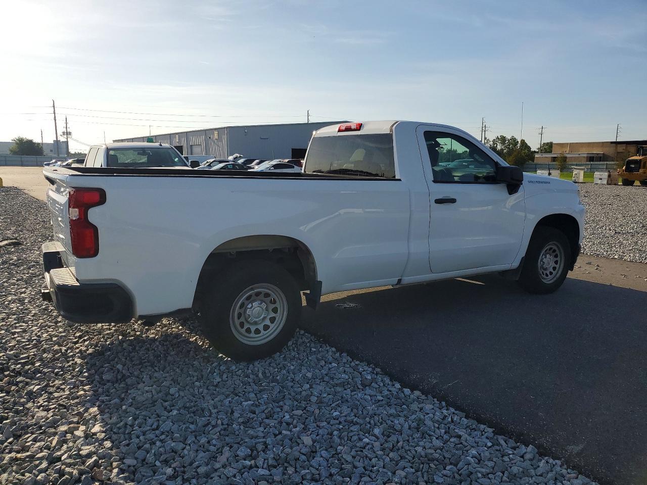 2019 Chevrolet Silverado C1500 - zdjęcie 3