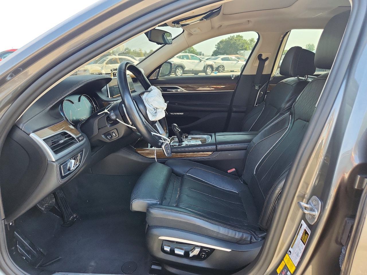 2017 BMW Seria 7 740e - zdjęcie 7