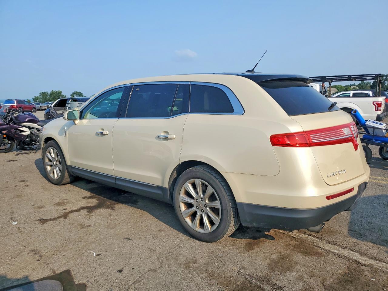 2016 Lincoln Mkt - zdjęcie 2