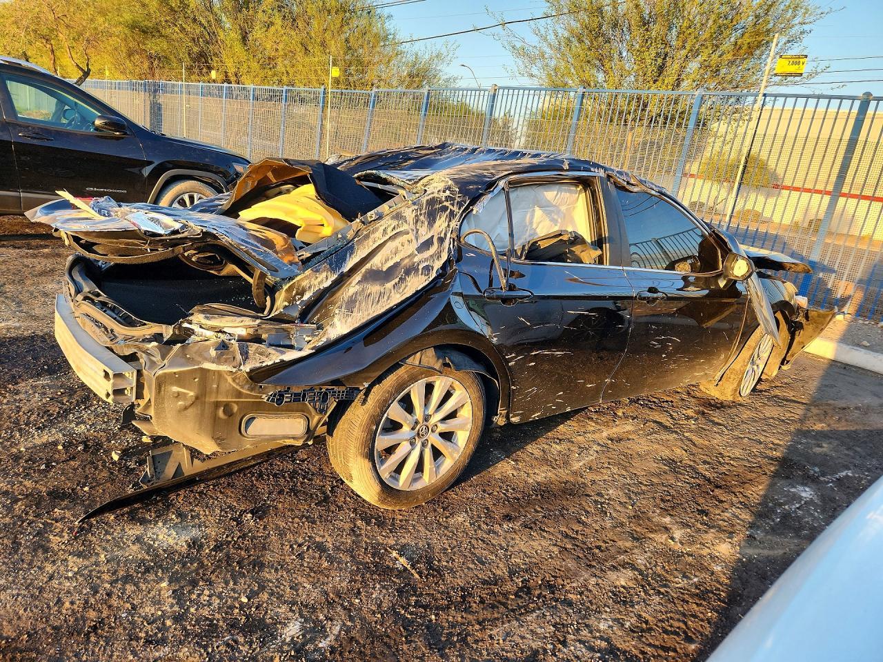 2018 Toyota Camry Le - zdjęcie 3