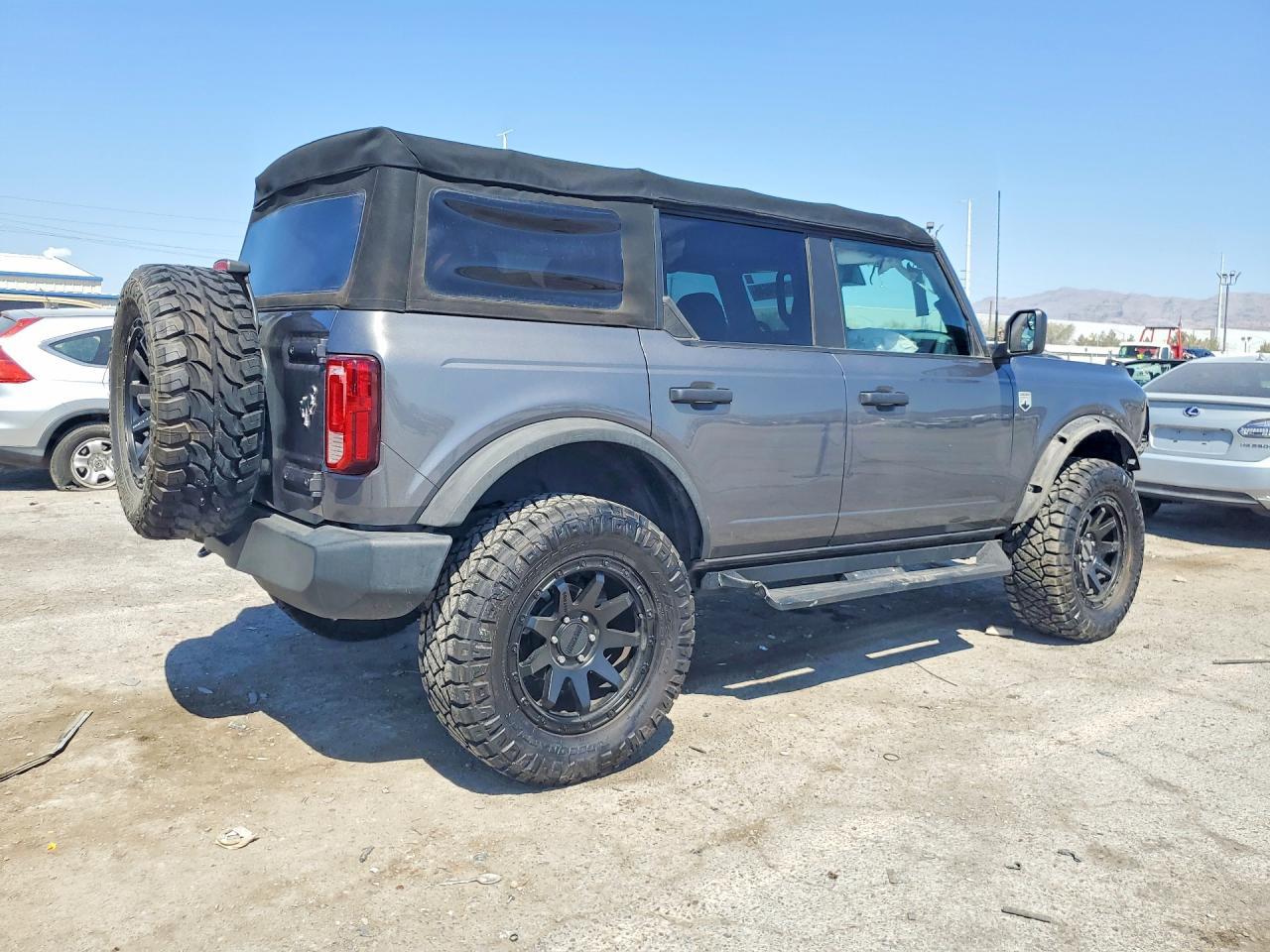 2022 Ford Bronco Base - zdjęcie 3