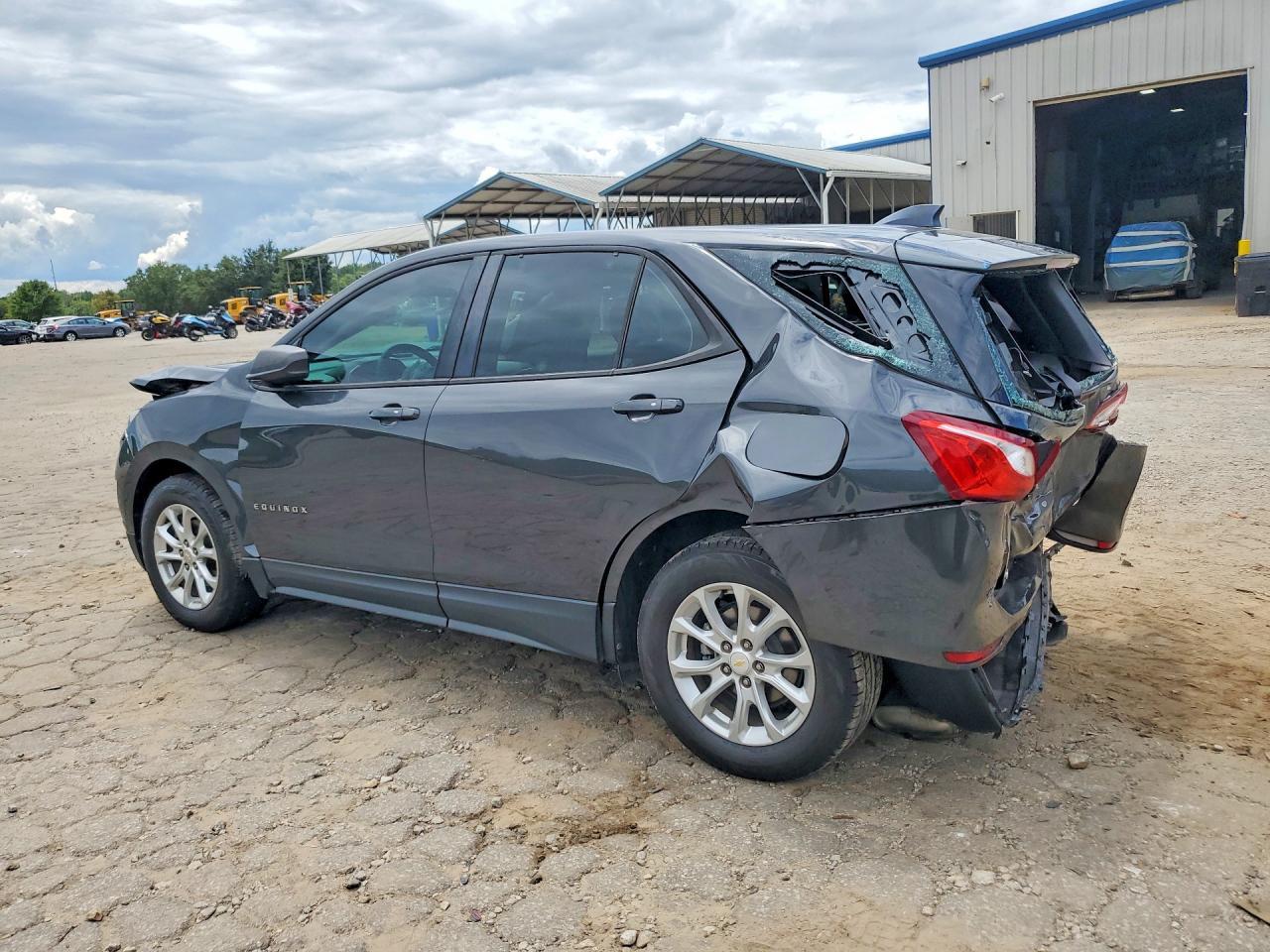 2018 Chevrolet Equinox Ls - zdjęcie 2