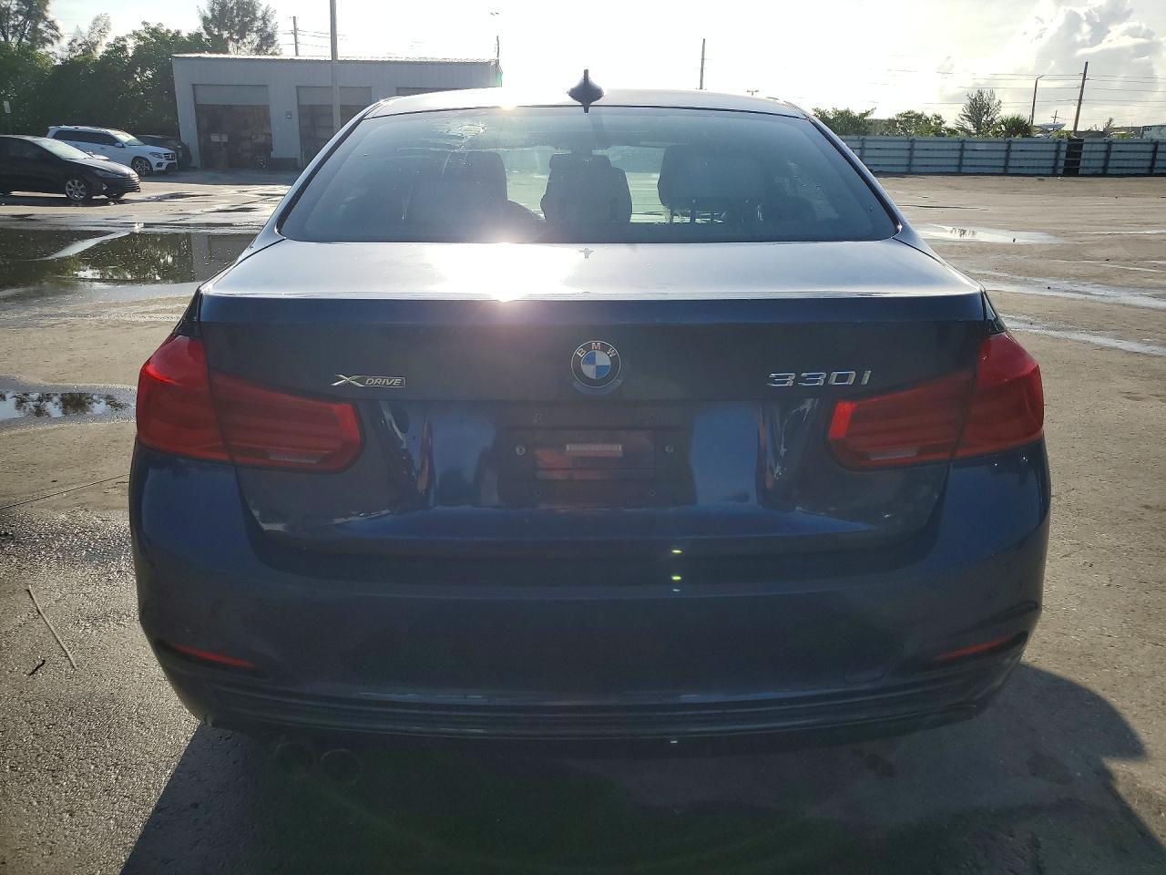 2017 BMW 330 Xi - zdjęcie 6