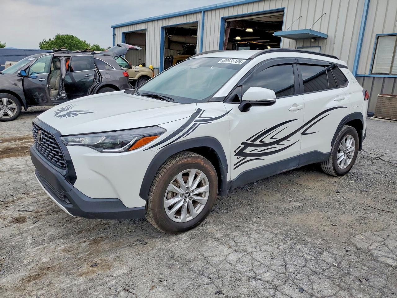 2024 Toyota Corolla Cross Le - zdjęcie główne