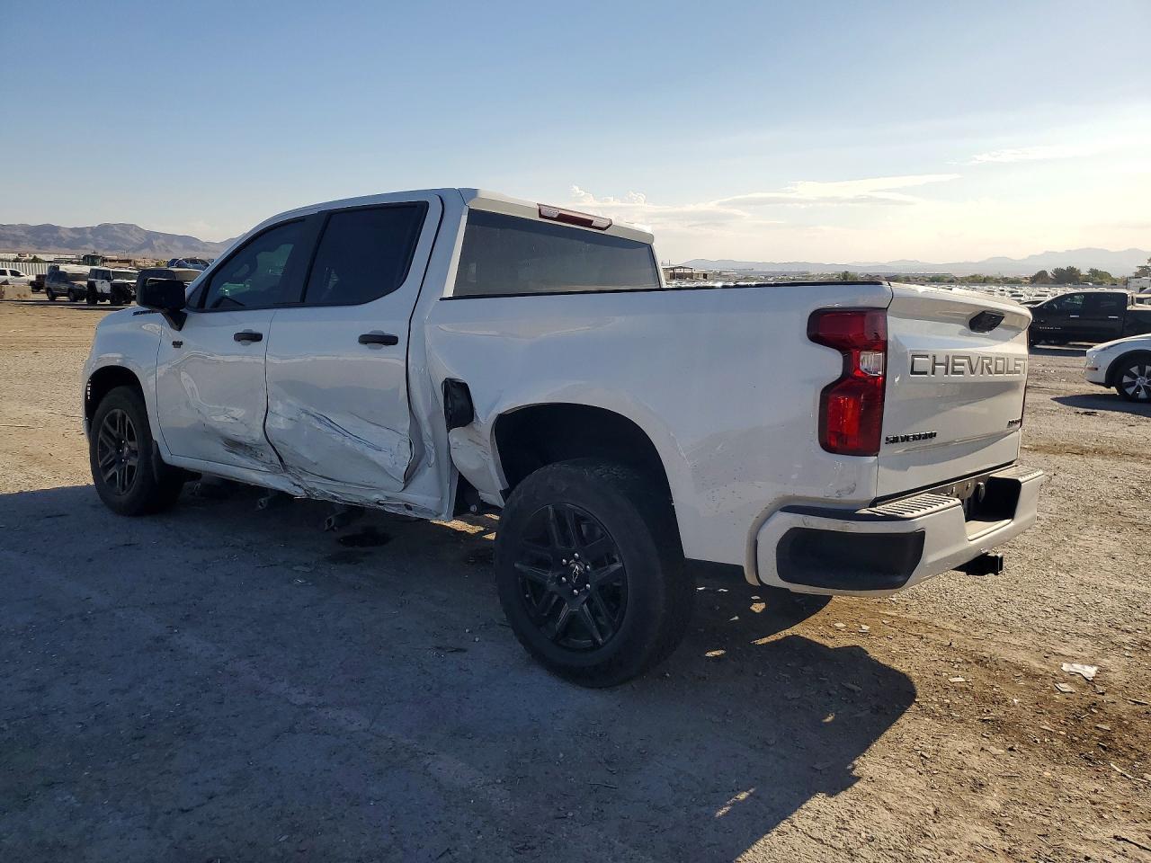 2024 Chevrolet Silverado C1500 Custom - zdjęcie 2