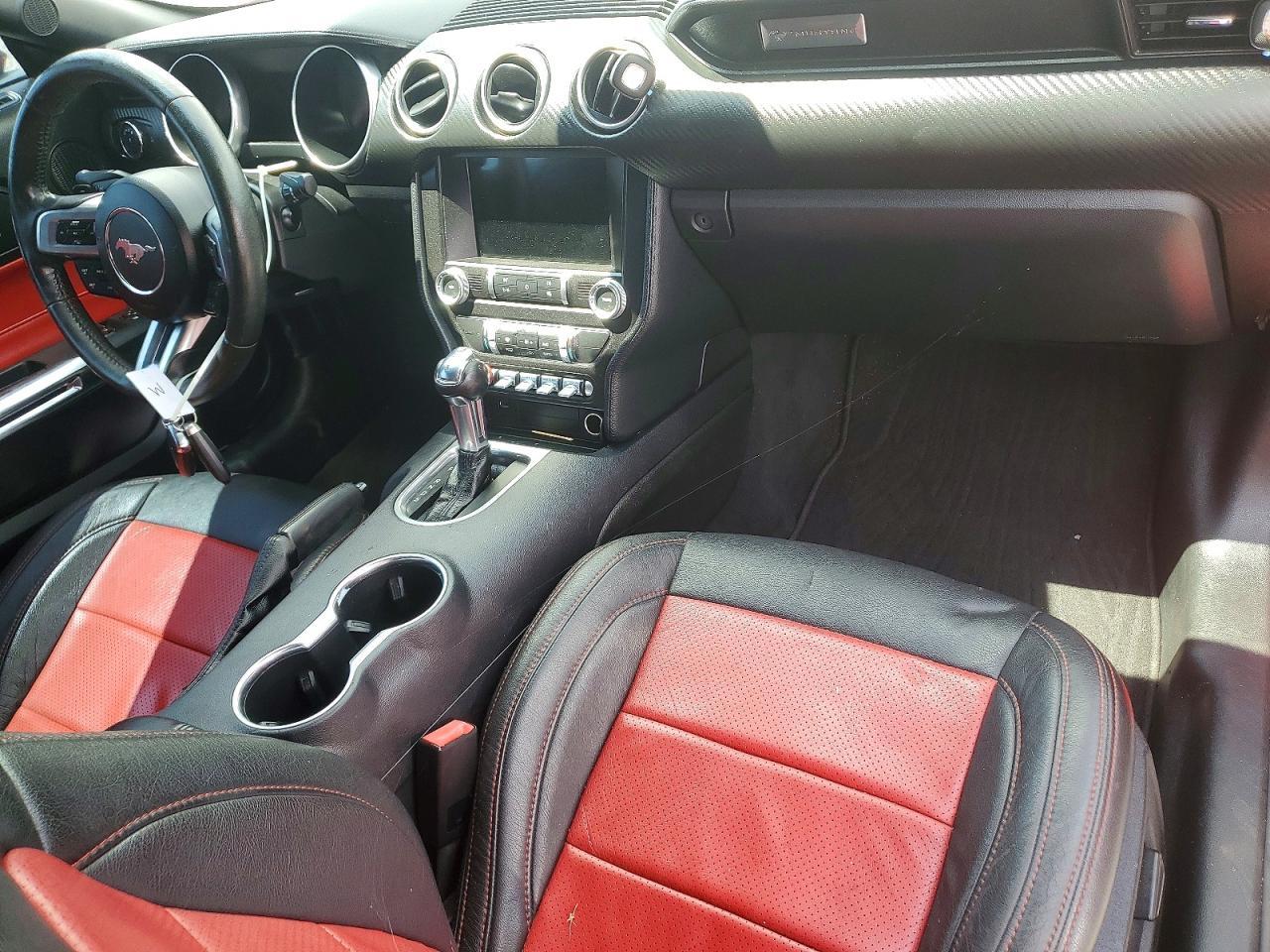 2021 Ford Mustang - zdjęcie 8