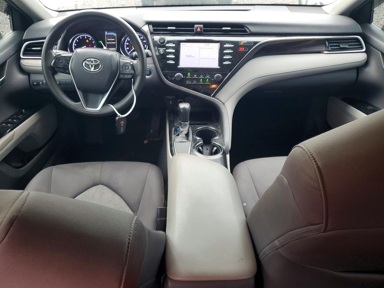 2018 Toyota Camry Le - zdjęcie 8
