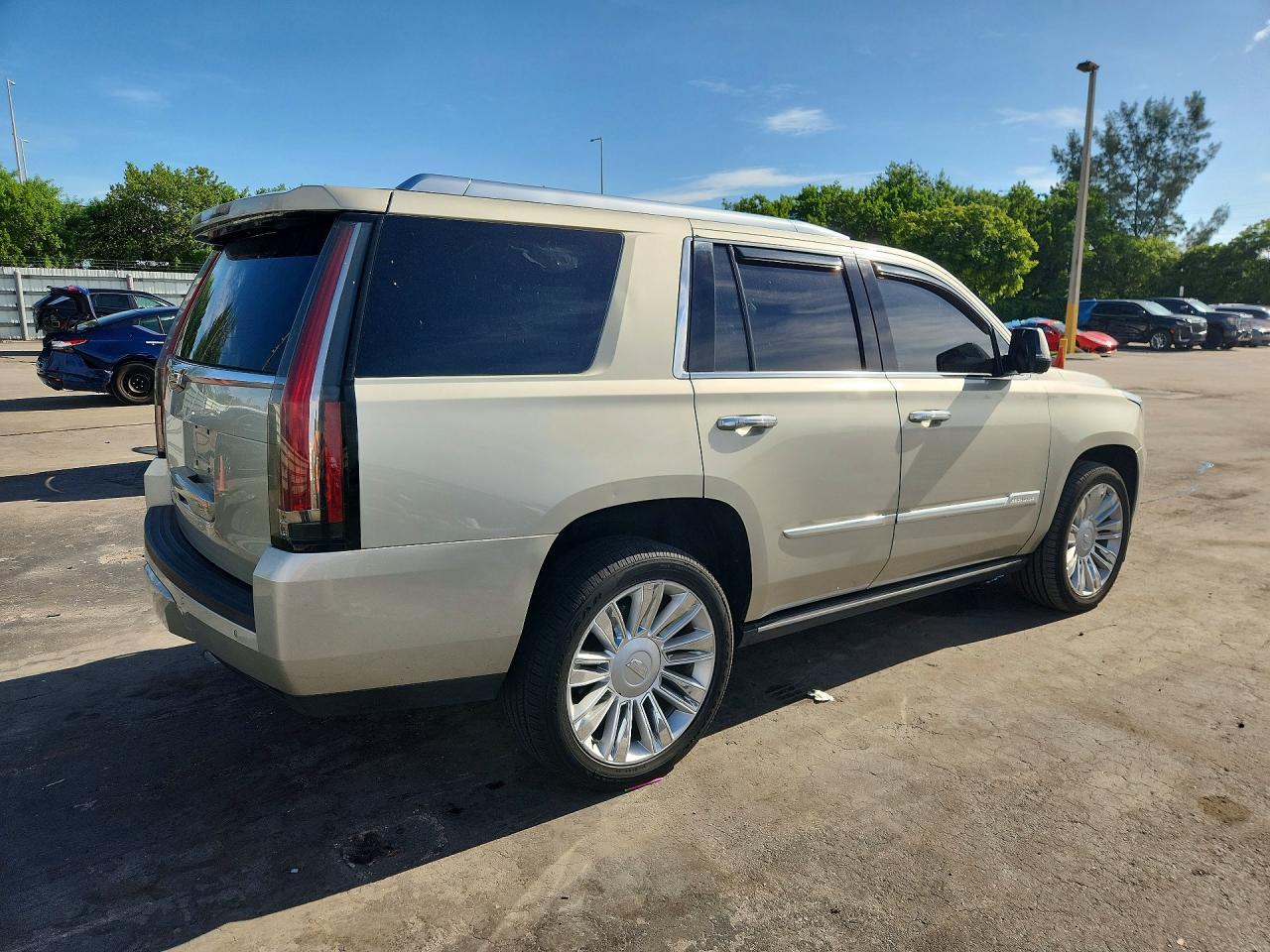 2016 Cadillac Escalade Platinum - zdjęcie 3