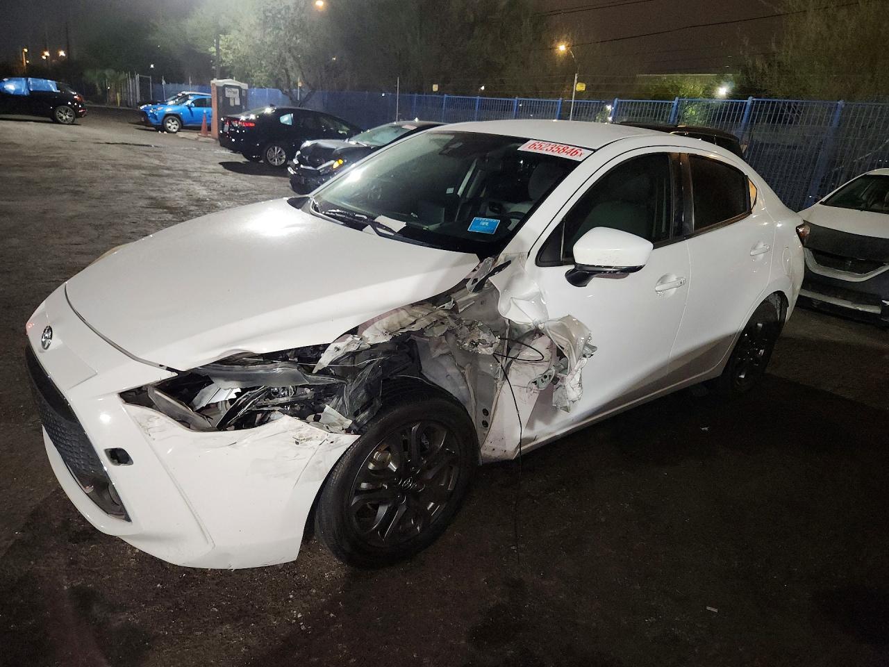 2019 Toyota Yaris Le - zdjęcie główne