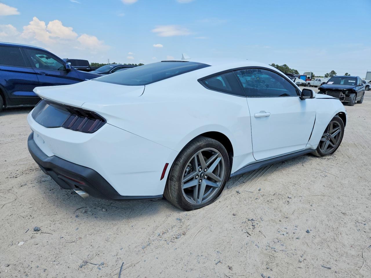2025 Ford Mustang - zdjęcie 3