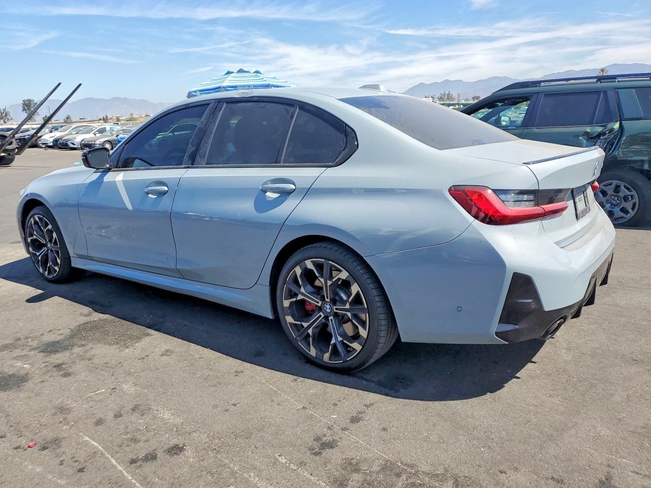2025 BMW 330I - zdjęcie 2