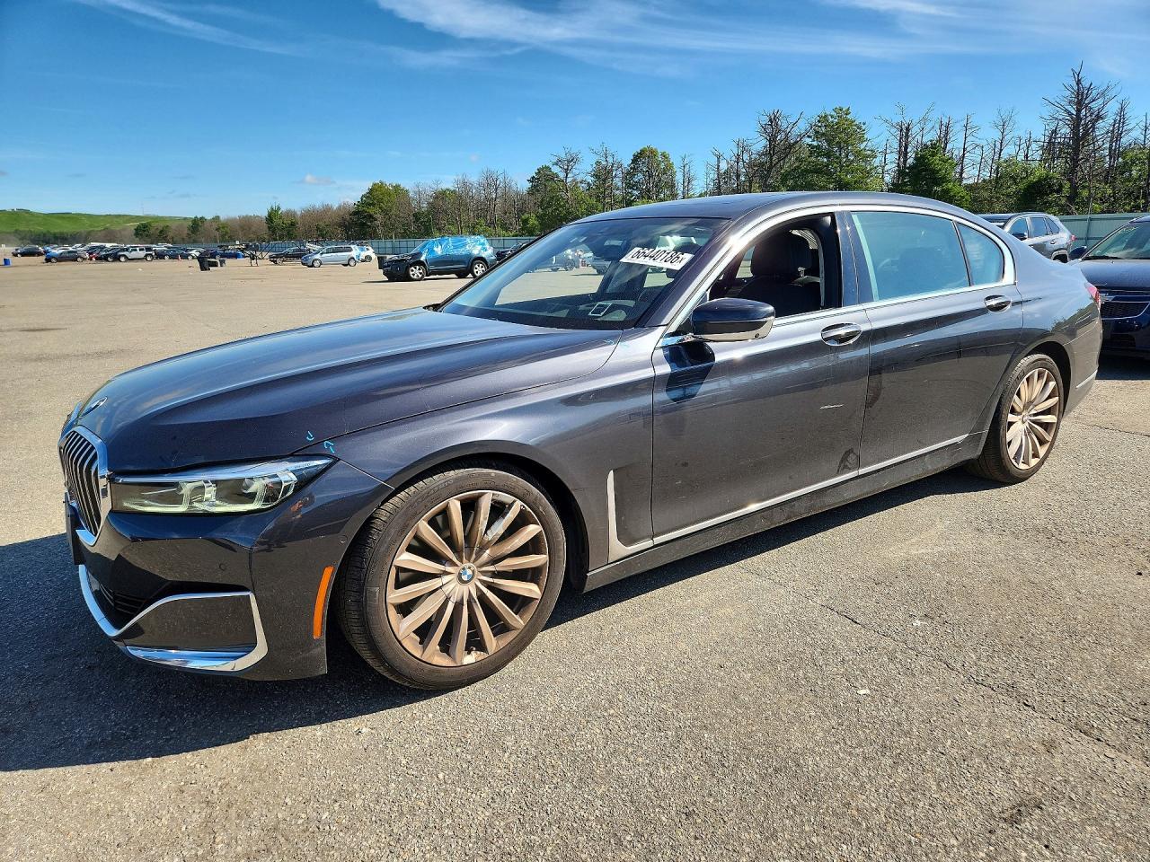 2021 BMW Seria 7 740i - zdjęcie główne