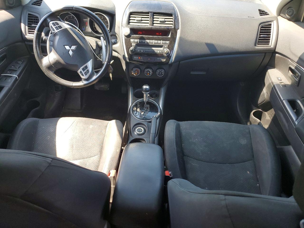 2013 Mitsubishi Outlander Sport Es - zdjęcie 8