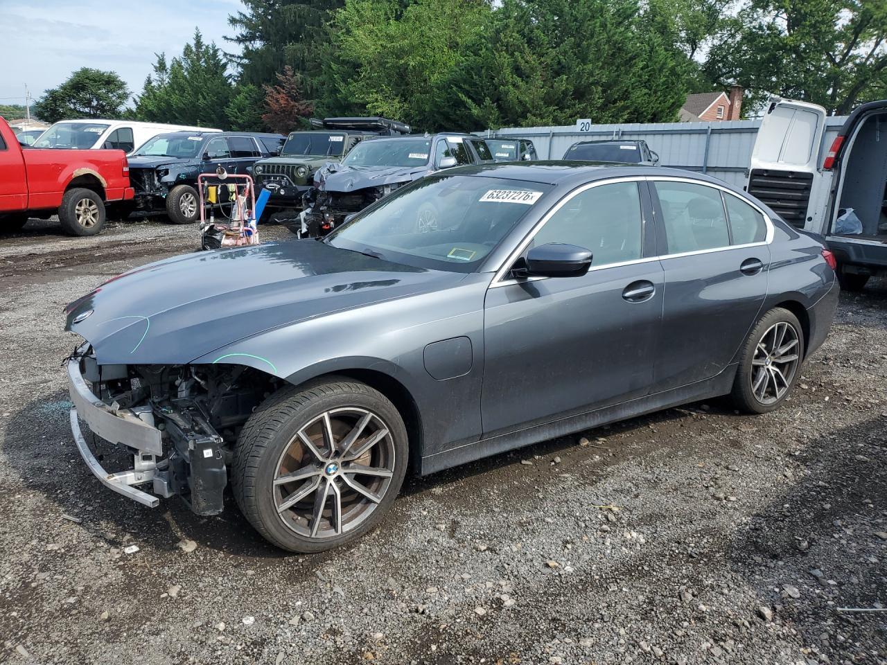 2021 BMW 330Xe - zdjęcie główne