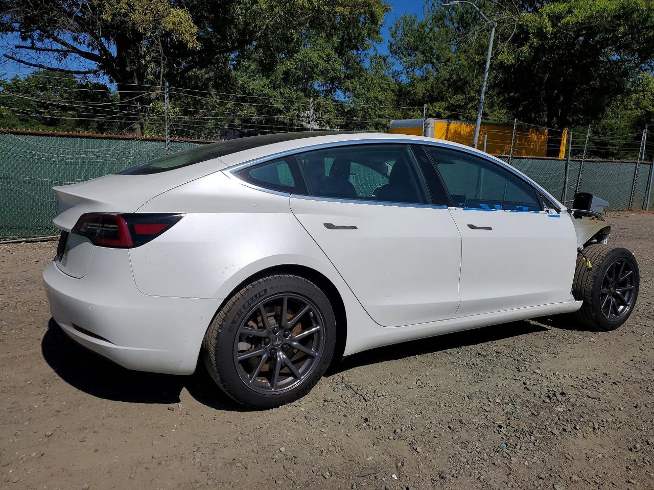 2020 Tesla Model 3 - zdjęcie 3