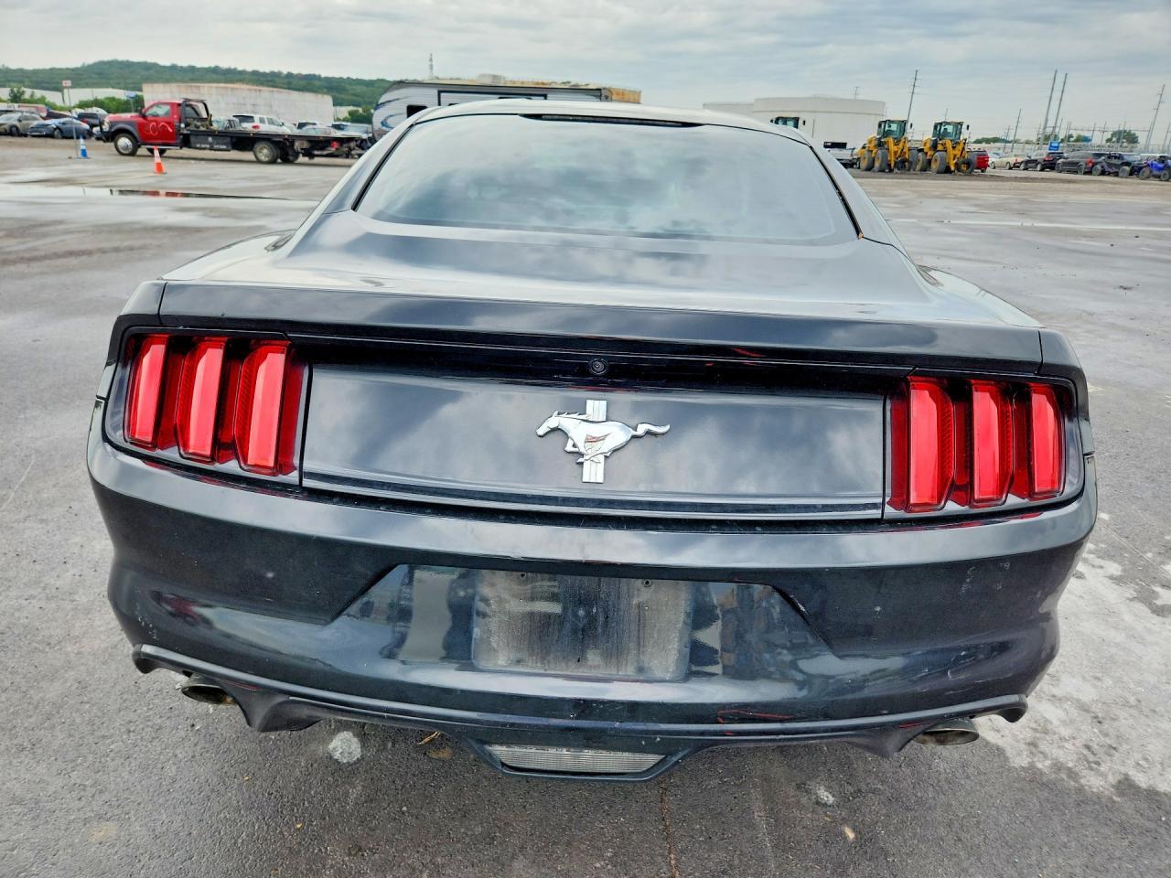 2015 Ford Mustang - zdjęcie 6
