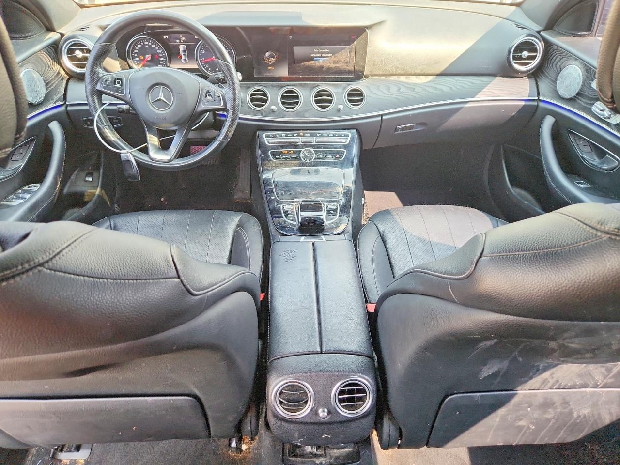 2017 Mercedes-Benz E 300 4Matic - zdjęcie 8