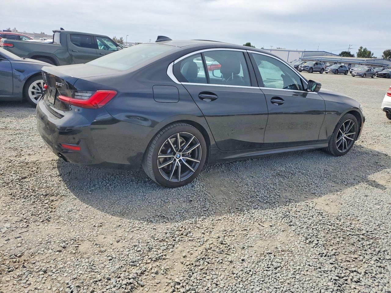 2019 BMW 330I - zdjęcie 3