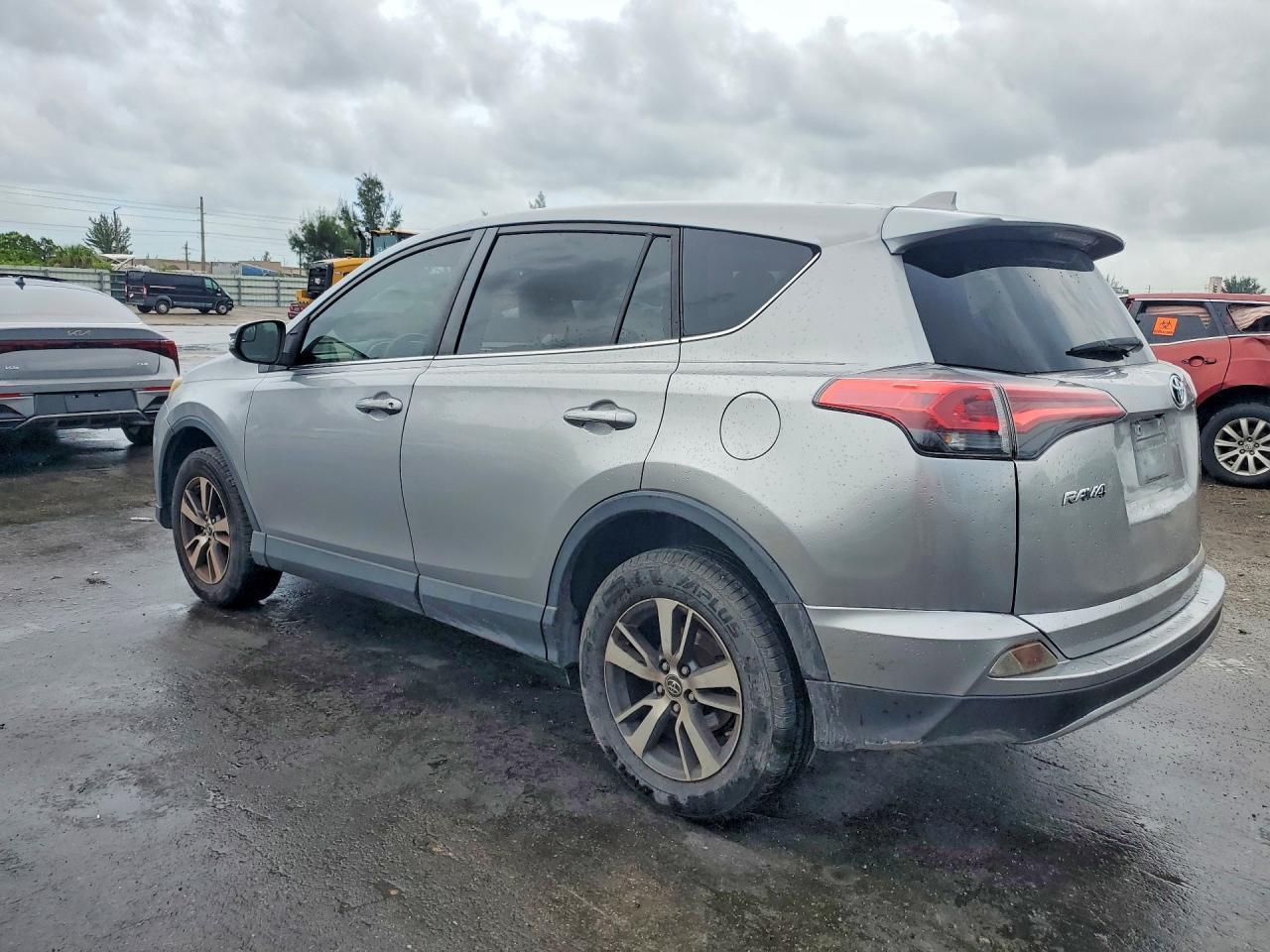 2018 Toyota Rav4 Xle - zdjęcie 2