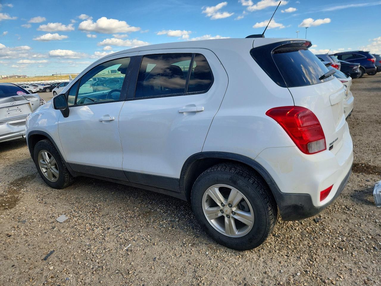 2021 Chevrolet Trax Ls - zdjęcie 2