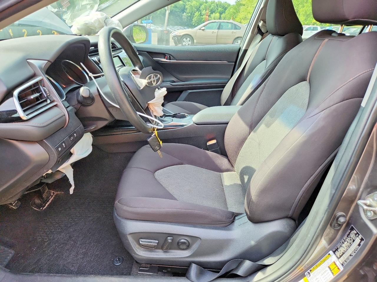 2018 Toyota Camry Le - zdjęcie 7