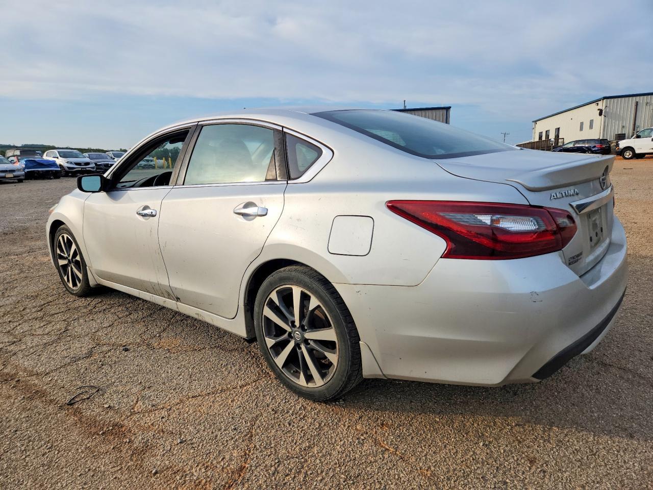 2017 Nissan Altima 2.5 Sr - zdjęcie 2